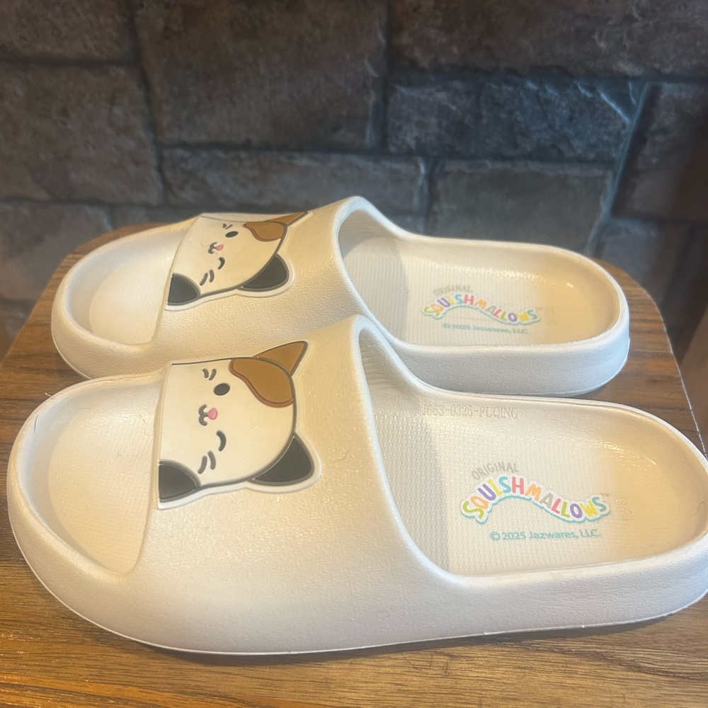 Squishmallows Cute Cat Face Slide Sandals - Picture 2 of 3